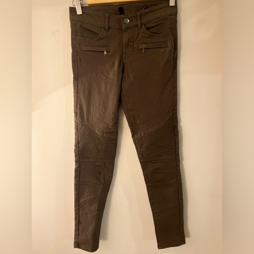 3/$25 H&M Divided Jeans 4 GUC